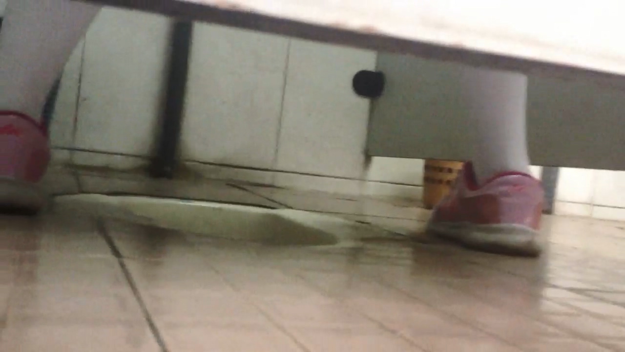 偷拍小萝莉尿尿-老资源精选