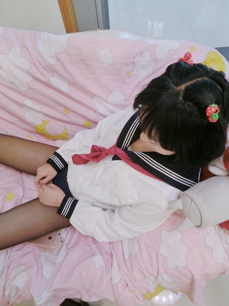 今天的软妹子是微博软妹子@音波萝莉酱的黑丝死库水以及白狐萝莉VIP原版套图视频写真