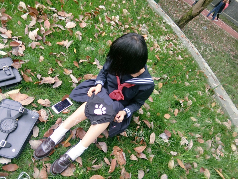 微博萝莉 萌犬1只 会员套图JK制服公园摄影【66.2M】