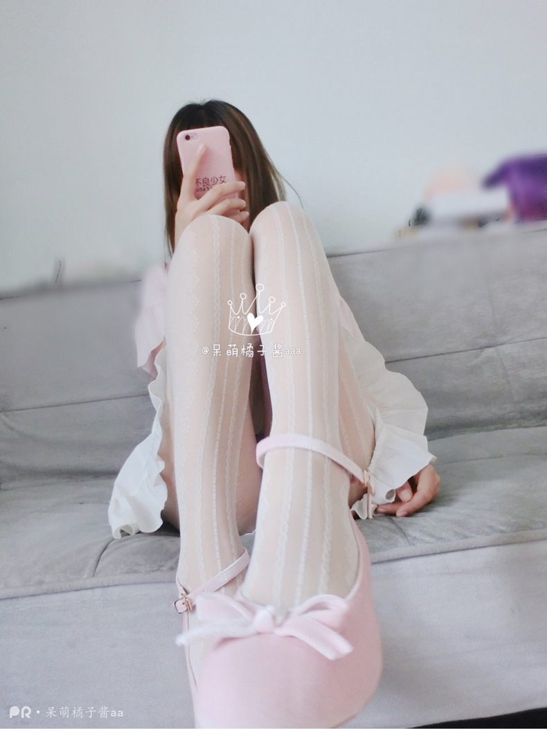 Pero微博福利姬@呆萌橘子酱aa 泡泡袖公主服图包视频