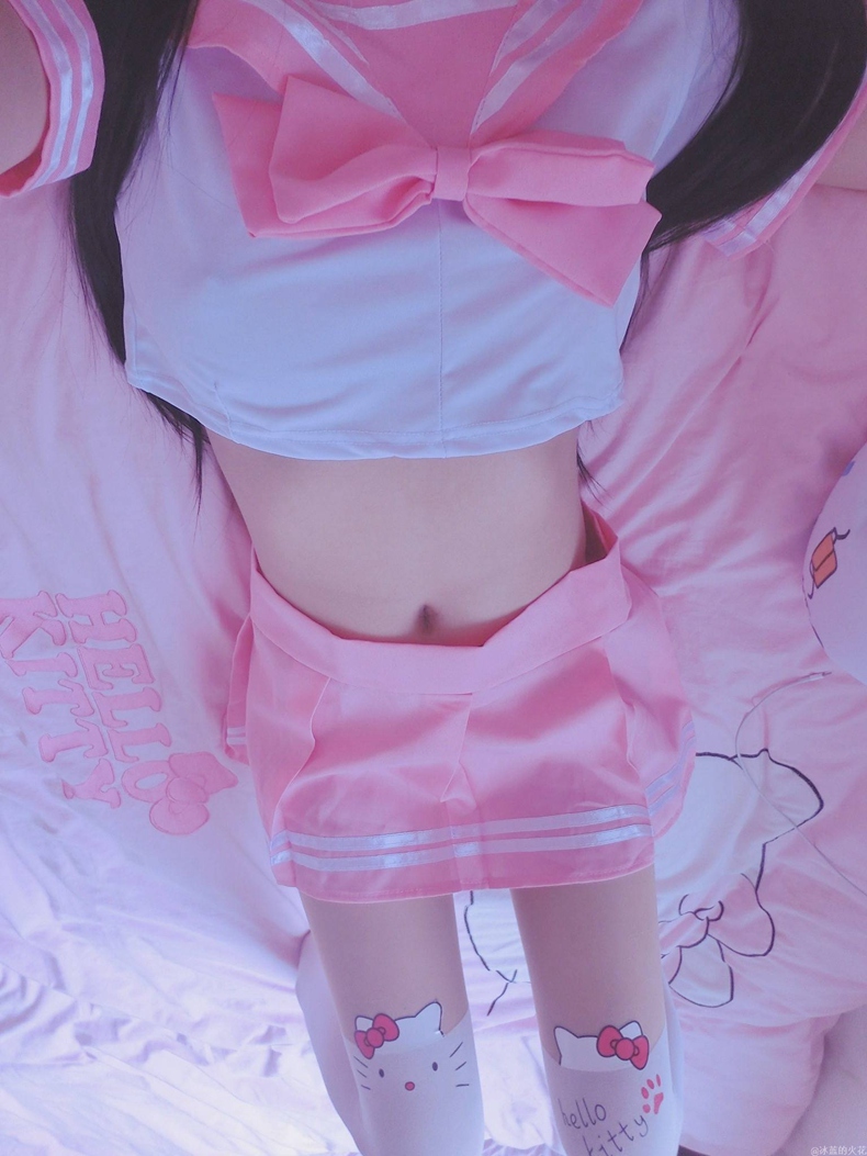 微博萝莉 软妹子 萌白酱套图——粉色兔女郎、黑丝女仆、学生制服【70P/58.5M】