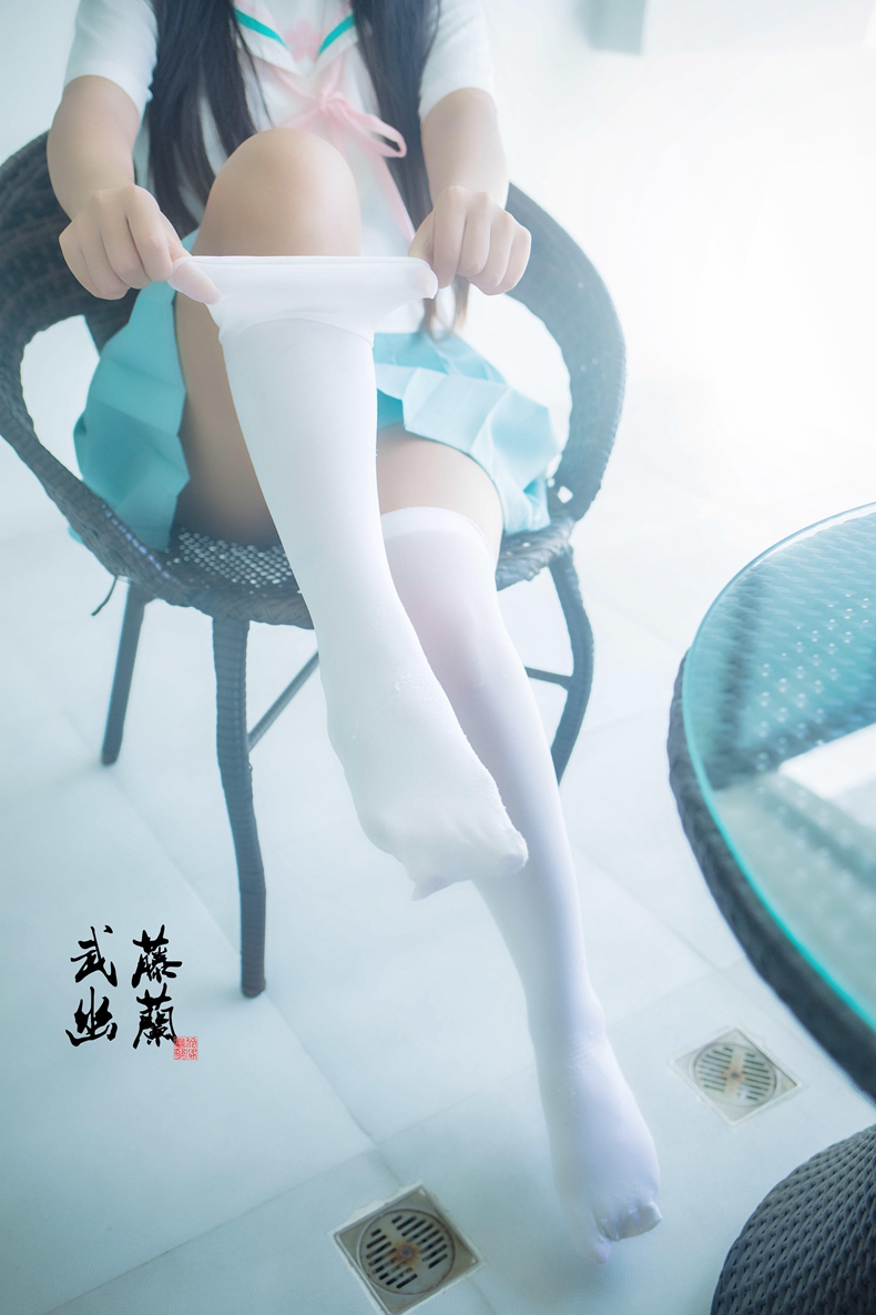 微博福利姬@武藤幽兰 户外网袜制服白丝【31P/99M】