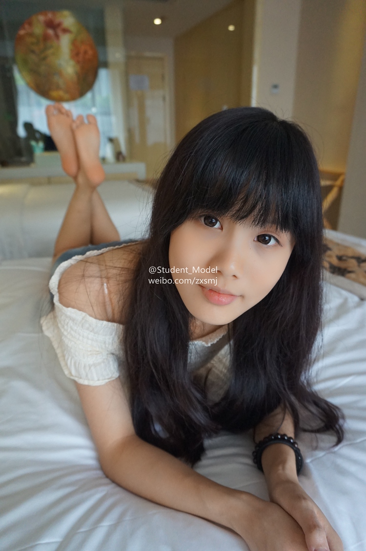 广州学生妹私拍套图，不可多得哦，Student_Model 写真私拍组织，模特广州本地漂亮学生妹。酒店写真套图90P