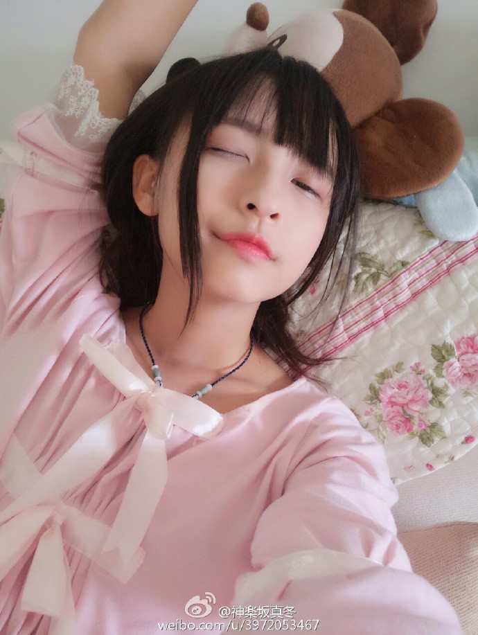 又一波宅男女神来袭，神楽板真冬发布最新少女と自然と白い靴下系列，喜欢此套图集合的[75P/1.06G]速速下载