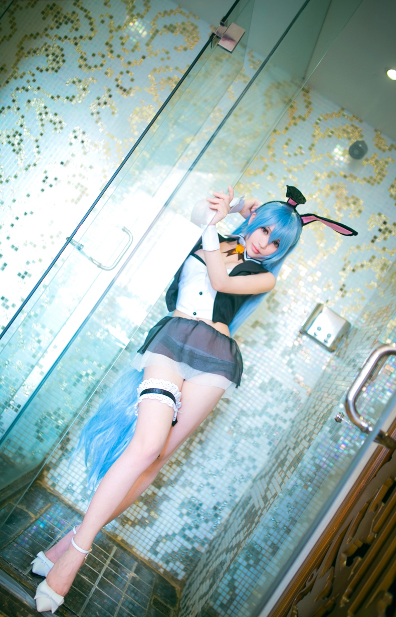 火辣性感的兔女郎Miku福利套图【21P/44M】