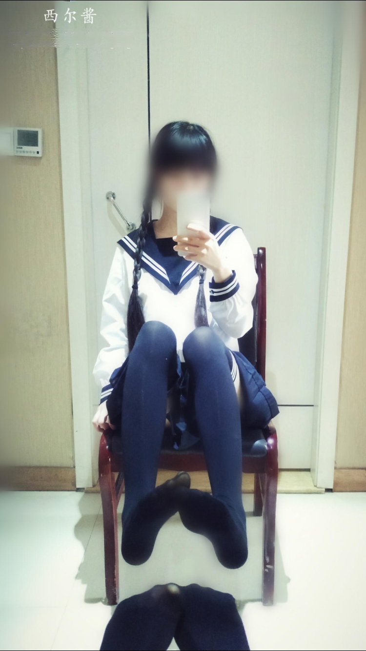 微博萌妹子福利姬@西尔酱 黑丝JK校服装自拍 VIP图包视频【45P/53.7M】