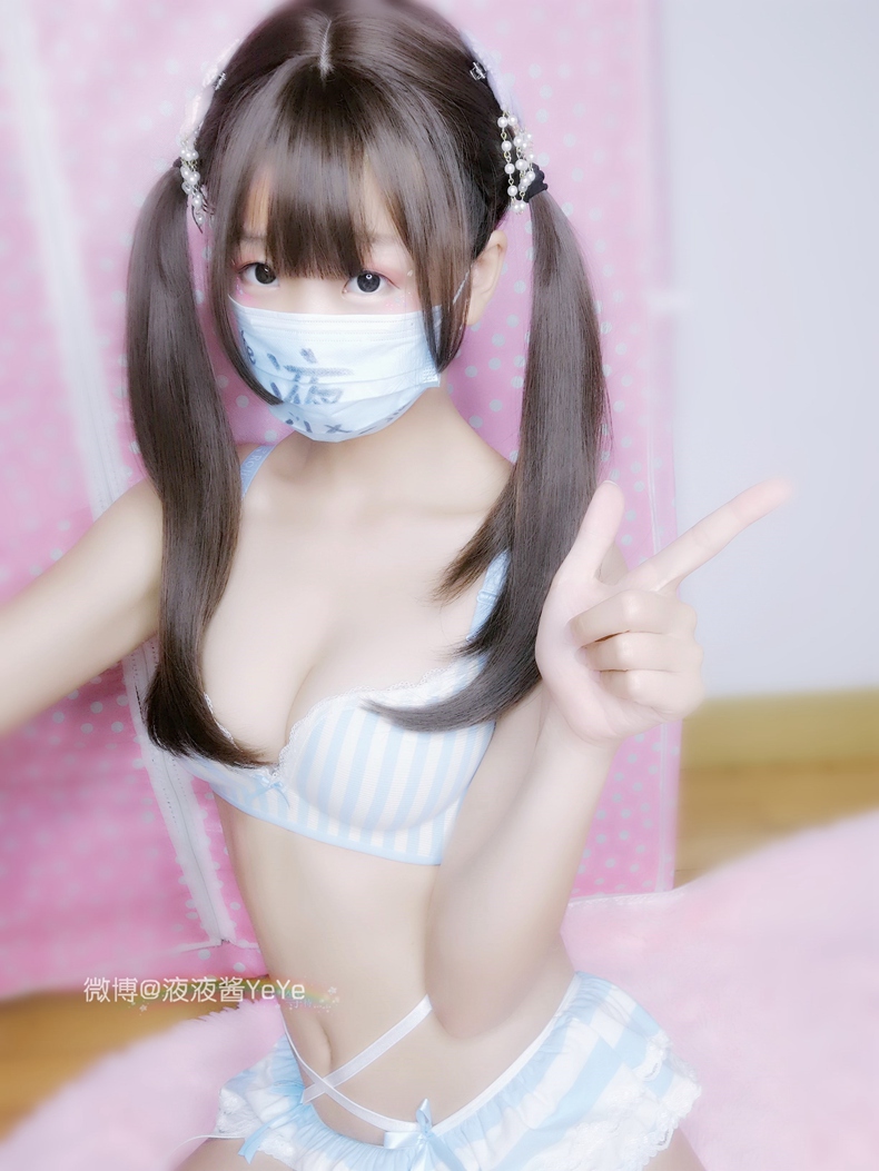 双马尾萝莉@液液酱 可爱蓝白条纹& 黑猫女仆萝莉液液酱YeYe【184M】